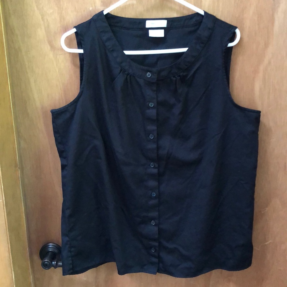 VanHeusen black button down top. Size XL
